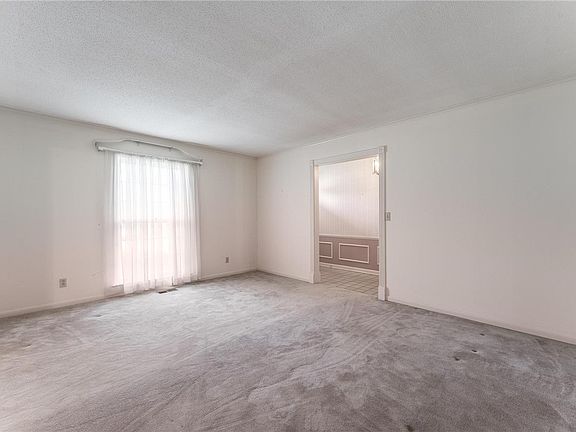 2nd image of 1409 E Oaks Manor Dr