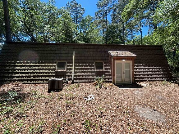 3rd image of 1343 Hagley Dr.