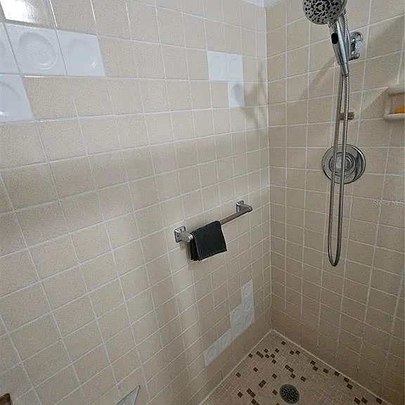 1703 Amhurst Cir — Photo 27