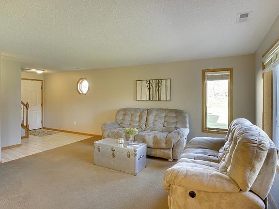 4th image of 571 Oak Hill Cir