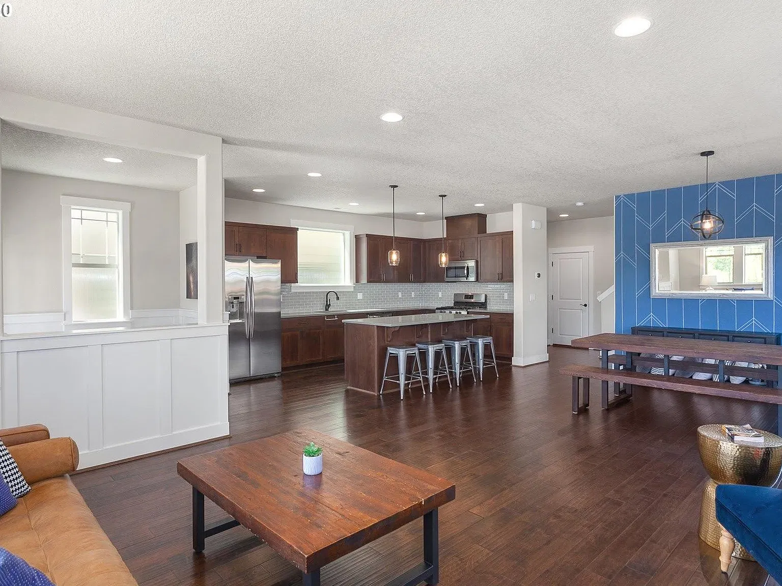 4 bed, 2002 sqft, $2,995 — Photo 3