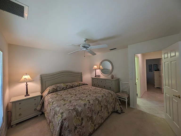 Guest bedroom 2 - king bed
