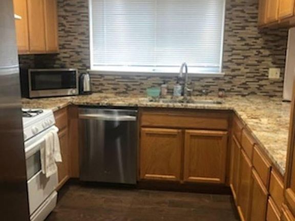 4th image of 1317 Los Robles Blvd