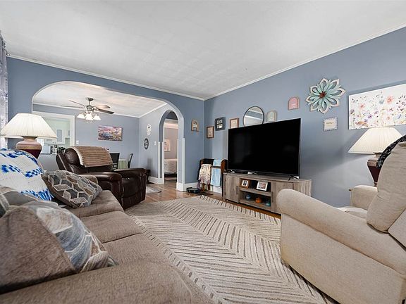 4th image of 601 Peacock Rd