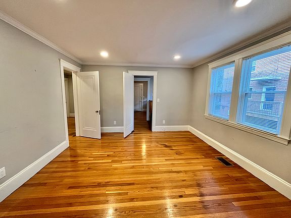 3rd image of 651 Washington St #1