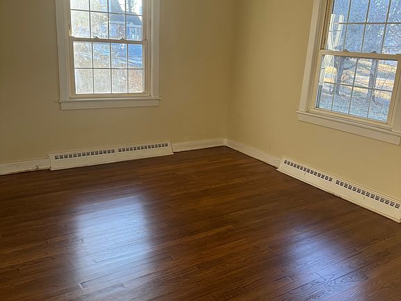 4th image of 114 E Forest St