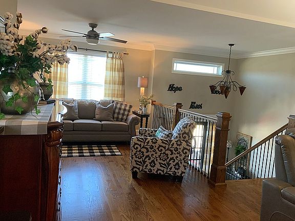 4th image of 102 Bur Oak Dr