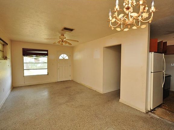 2nd image of 806 Carol Ct