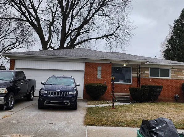 21792 Elmwood Ave, Eastpointe, MI 48021