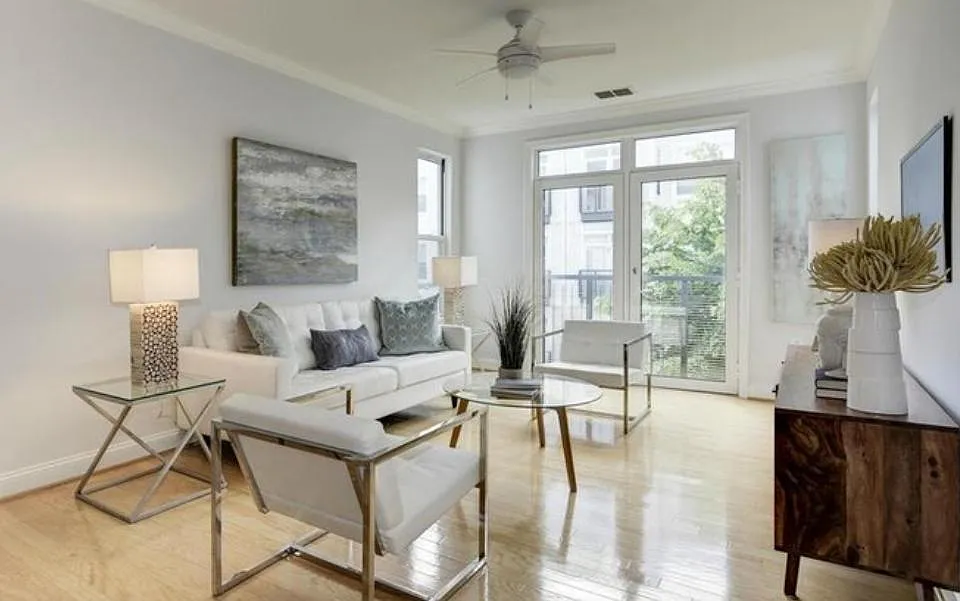 1 bed, 728 sqft, $2,100 — Photo 1