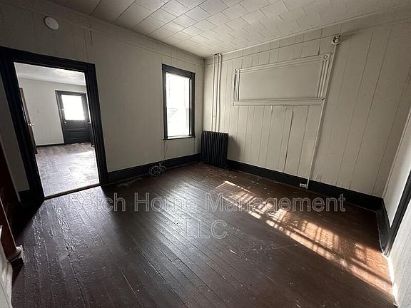 3rd image of 25 S Ann St #B
