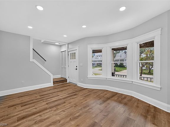 5th image of 3063 W 103rd St