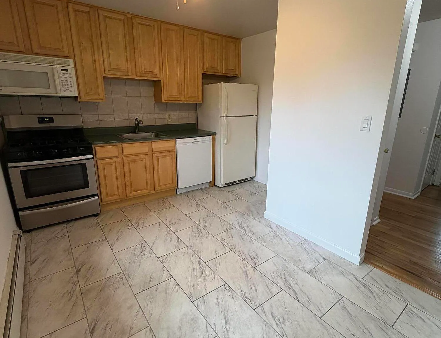 1 bed, 665 sqft, $1,900 — Photo 4