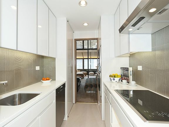 2nd image of 117 E 57th St APT 33A