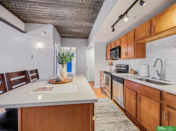 105 N 31st Ave APT 501, Omaha, NE 68131