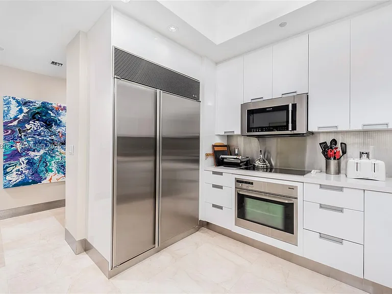 100 S Pointe Dr #610 — Photo 16
