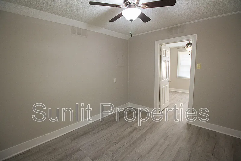 3 bed, 1.0 bath, 1135 sqft, $1,475 — Photo 3