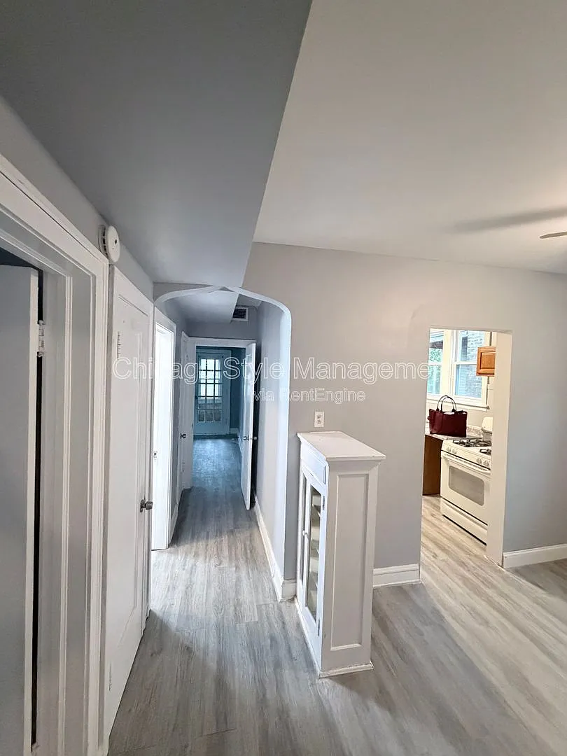 2 bed, 1.0 bath, $1,595 — Photo 2