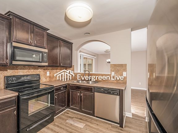 3rd image of 4853 Woodford Way