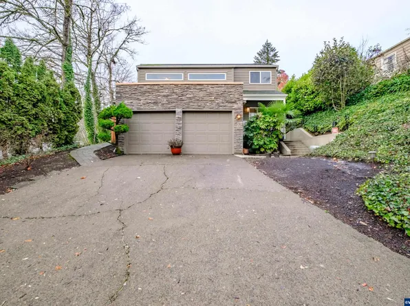 917 Parkway Dr NW, Salem, OR 97304