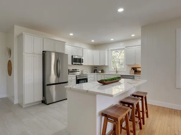 5326 Oak Hill Dr, Quincy, IL 62305