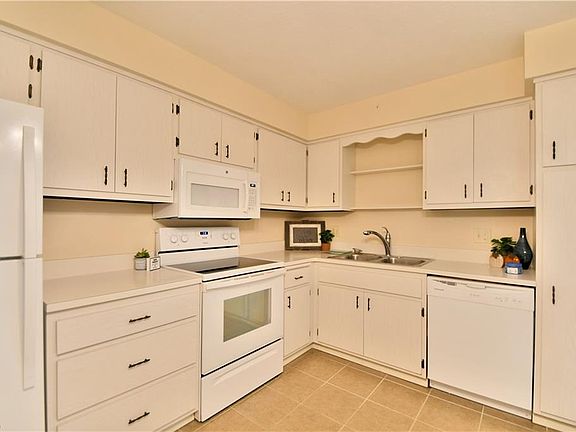 3rd image of 136 Kimrose Ln #136