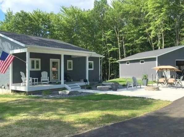 6785 E 30th St, White Cloud, MI 49349