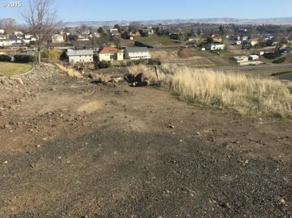 2262 NW Horn Pl, Pendleton, OR 97801