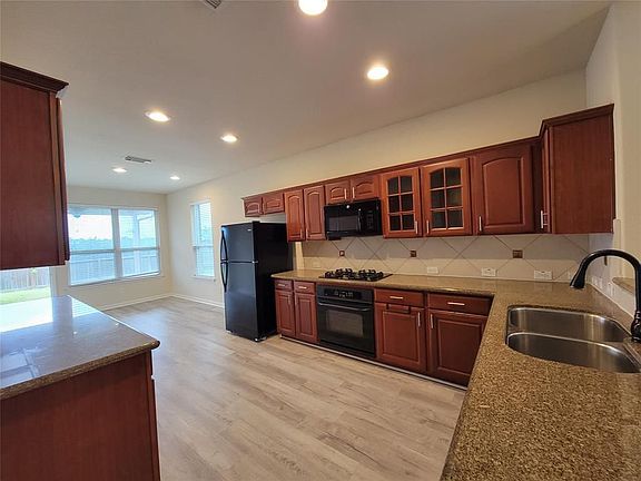3rd image of 12523 Rushmore Ln