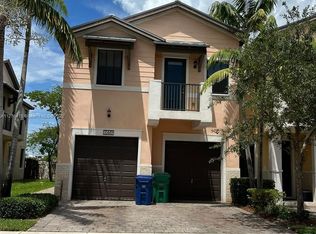 10449 NW 61st Ln, Doral, FL 33178