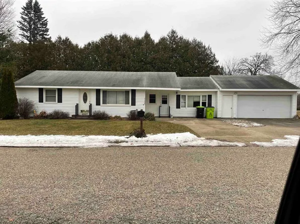 1104 Park St, Clare, MI 48617