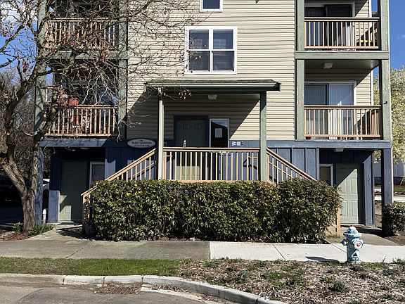 2nd image of 633 Burnett Ave S #T-302