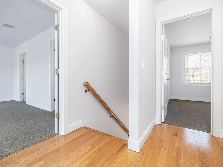 54 E Silver St #B — Photo 10