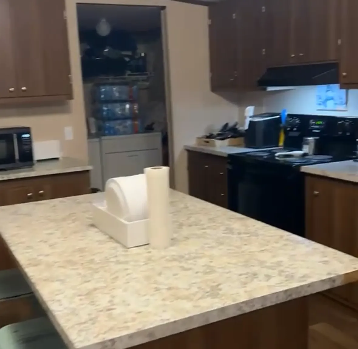 5 bed, $1,600 — Photo 2
