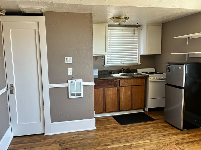Studio, 1.0 bath, 400 sqft, $890 — Photo 4