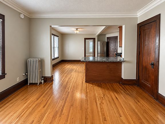 4th image of 412 Pierce St N APT 2