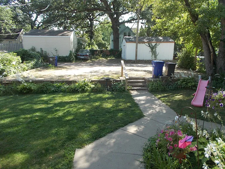 1022 Stinson St — Photo 2