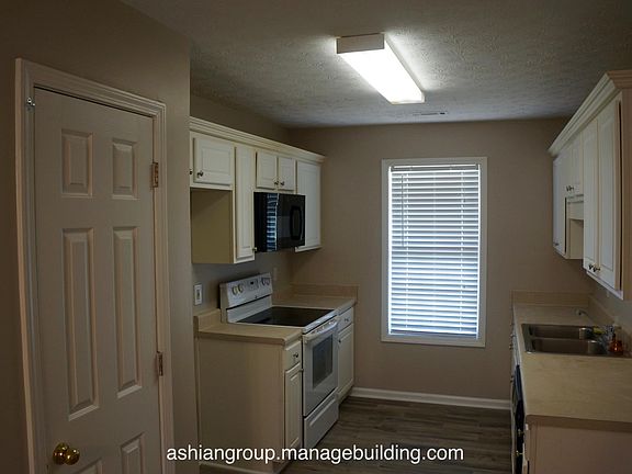 3rd image of 64 Canterbury Dr