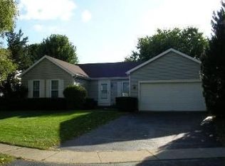 828 Burr Oak Cir, Cary, IL 60013