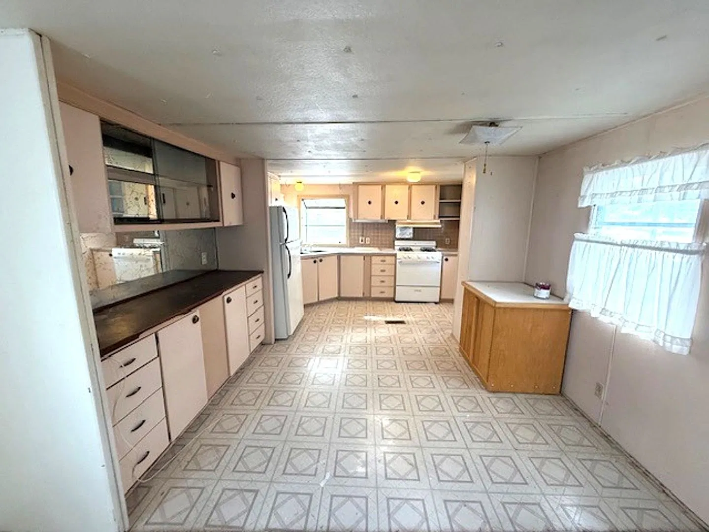 2 bedroom manufactured home in Elko with a fenced yard and large shed — Photo 4