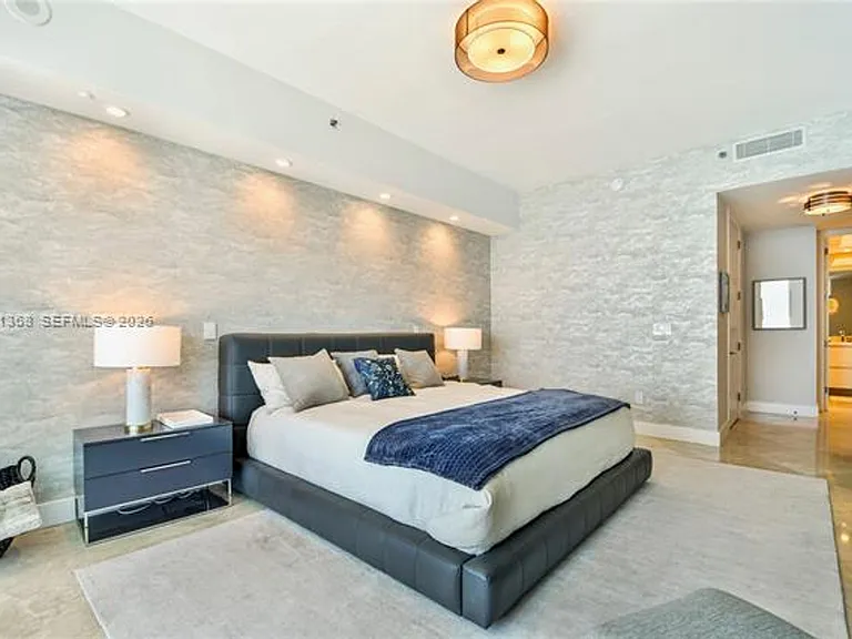 100 S Pointe Dr #2806 — Photo 18