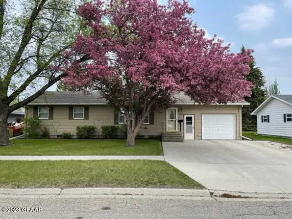 1402 Edgewood Ave, Grafton, ND 58237