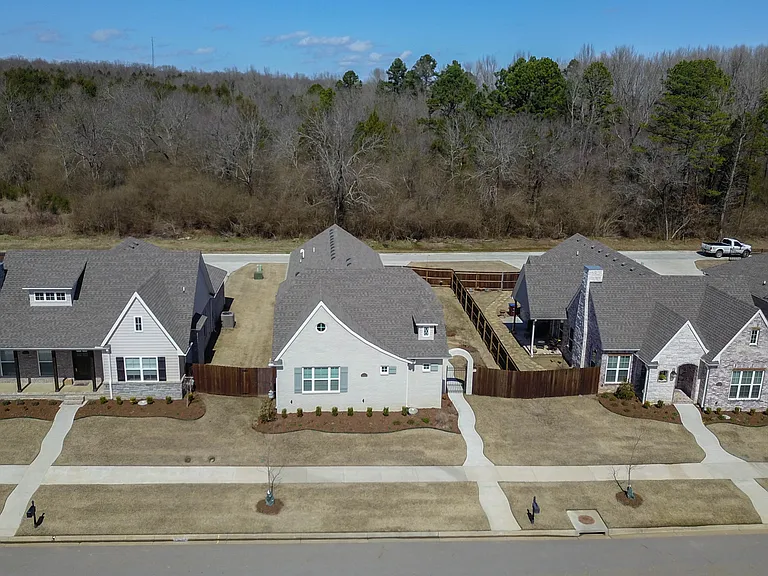 8115 Donnington Ct — Photo 32