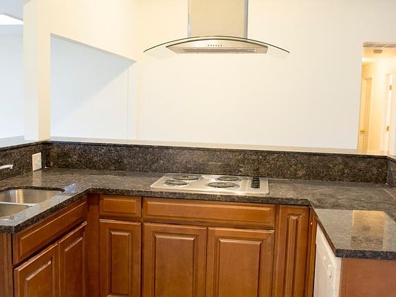 3rd image of 16047 NE 3rd St