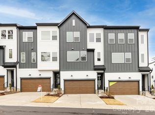 812 Flintside Ln, Charlotte, NC 28217