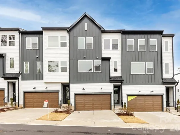 812 Flintside Ln, Charlotte, NC 28217