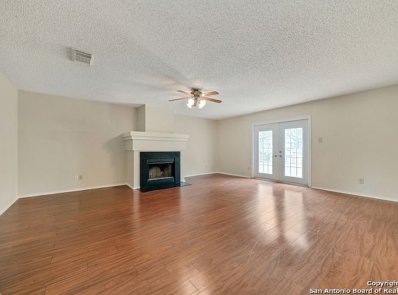 3rd image of 205 Samantha Dr