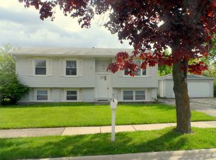 1749 Newport St, Glendale Heights, IL