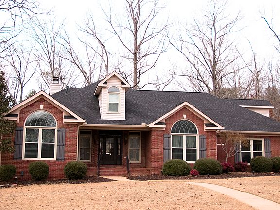2nd image of 3922 Versailles Ln