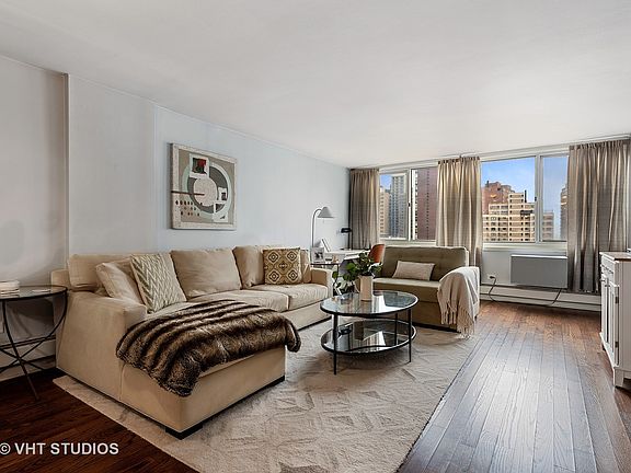 3rd image of 1344 N Dearborn Pkwy #10A